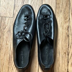 Massimo Dutti Black lace up flats